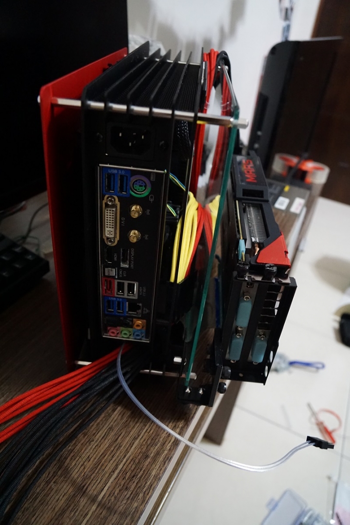 招潮蟹的逆襲(進化之水冷蟹)-ASUS MARS 760硬上IN WIN H-Frame mini ITX
