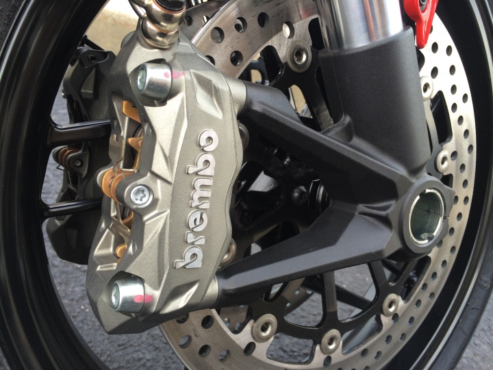Monster 821 不專業開箱文