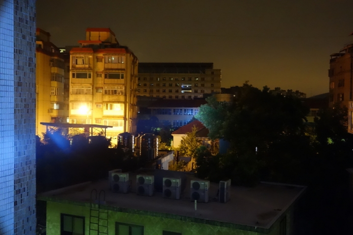 [開箱] 中華節能~夜行天使 DA20 手電筒+行動電源