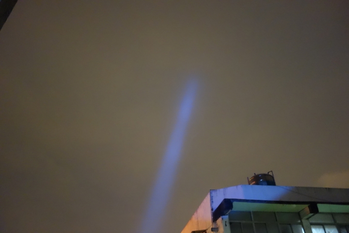 [開箱] 中華節能~夜行天使 DA20 手電筒+行動電源