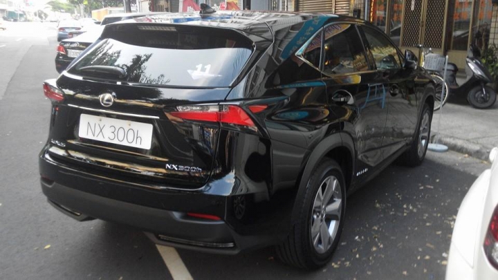 8/8號路上巧遇NX-300h實車
