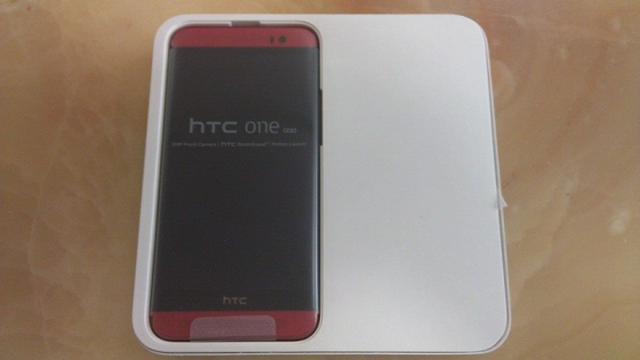 [分享] 紅色 HTC One E8 開箱分享~~~ 第一次不夠專業 希望大家支持!!