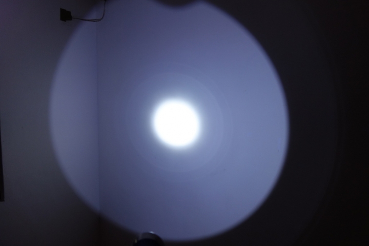 [開箱] 中華節能~夜行天使 DA20 手電筒+行動電源