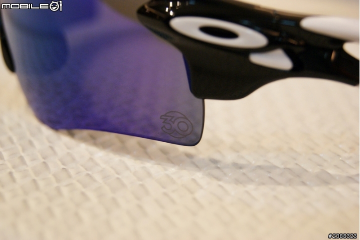 {開箱}夏日豔陽騎單車必備 OAKLEY