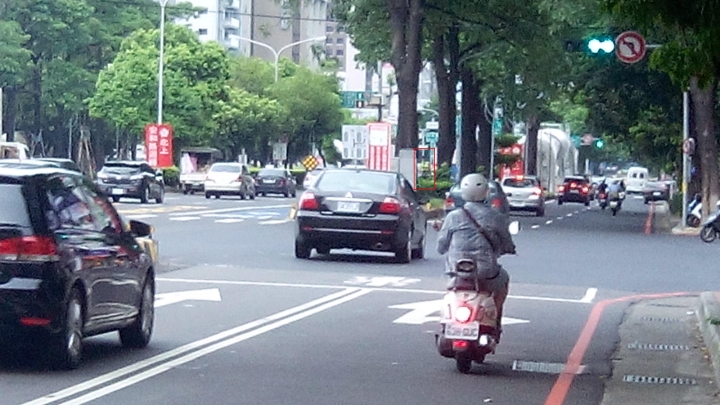 中港路與河南路口與波麗士的邂遘
