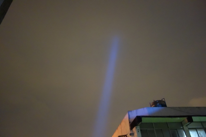 [開箱] 中華節能~夜行天使 DA20 手電筒+行動電源