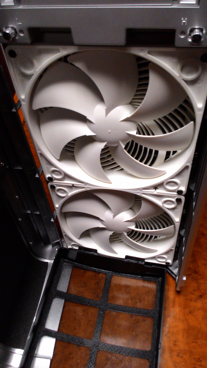 土豪金配色 自組電腦初體驗(I7 4790K,Z97 MPOWER,HyperX 3K 240G,TD03,FT04,STRIDER GOLD 1200W)