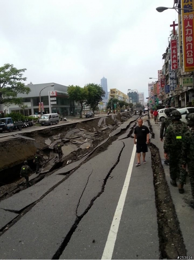 一個災區居民的心聲，請別在我的傷口上灑鹽了((請幫忙轉載吧))