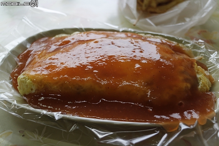 蚵仔寮漁港俗夠大碗的蚵仔煎與炸銀魚、炸魷魚新鮮又超美味！