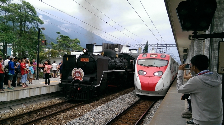 新一拍機關車女王 CT273