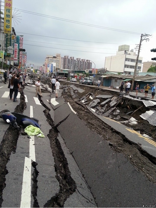 一個災區居民的心聲，請別在我的傷口上灑鹽了((請幫忙轉載吧))