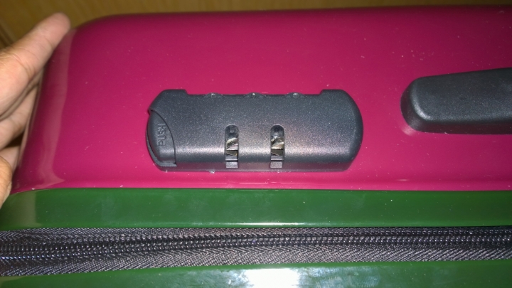 (慘烈開箱)富邦贈品 醇酒紅24吋行李箱