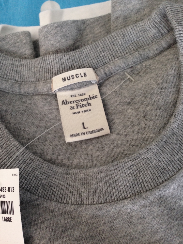 A&F 的Tee 標籤變了 !!!