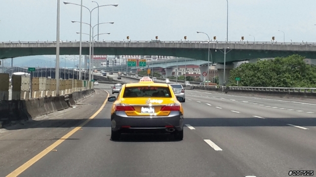 Accord 9代少見，拿來當計乘車更是稀有。