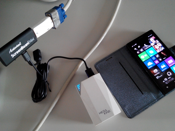 迷你 Miracast 無線顯示接收器，開箱嚕....