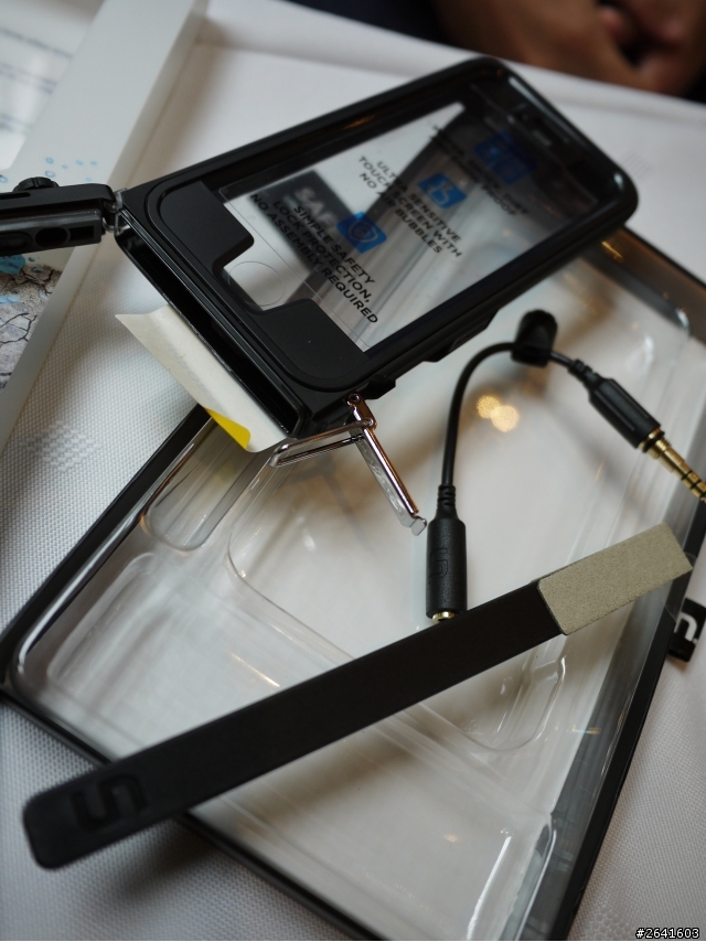 【開箱】iboutique Uncommon iPhone5/5S Safety手機防水保護殼