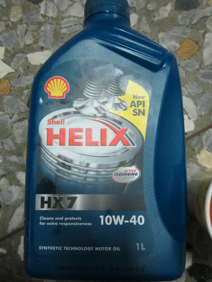 問題油? 殼牌 Shell HELIX HX7 10W-40 機油 顏色不一樣