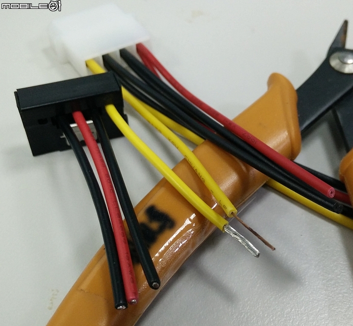 黑心偷工減料的大4P轉SATA電源線~新增詳細圖解與粗細比較圖8/28