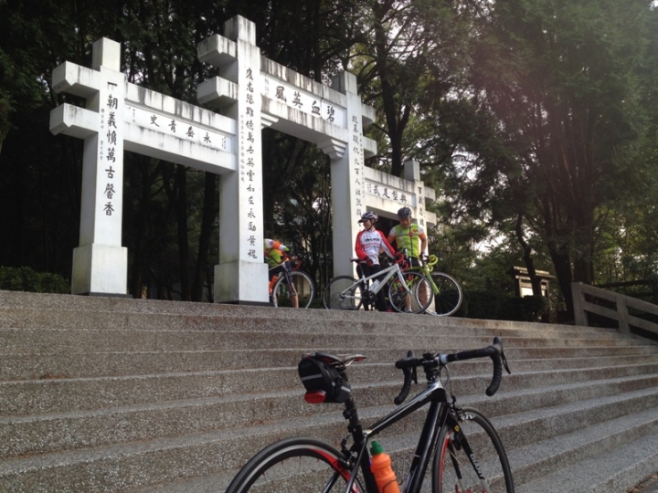 【車巡報告】半百老頭的青春夢--單騎走武嶺