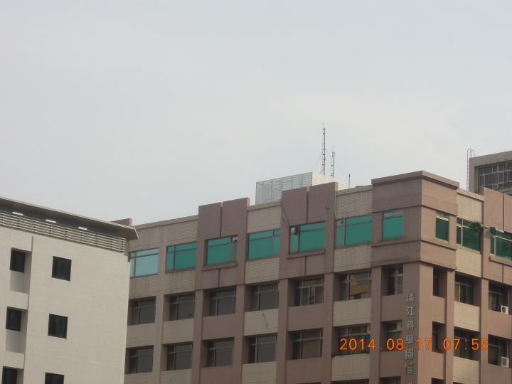 請教行家看看這些是甚麼天線？是手機基地台天線嗎？