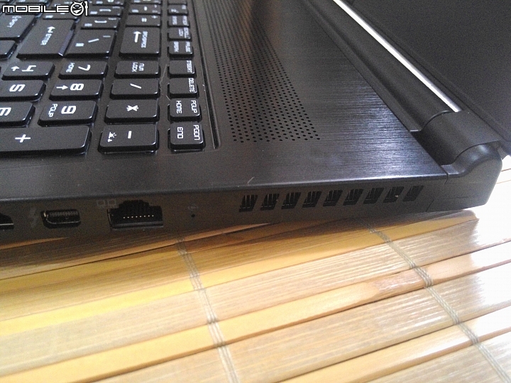 [開箱]MSI WS60 輕薄型工作站筆電簡評(9/10更新)