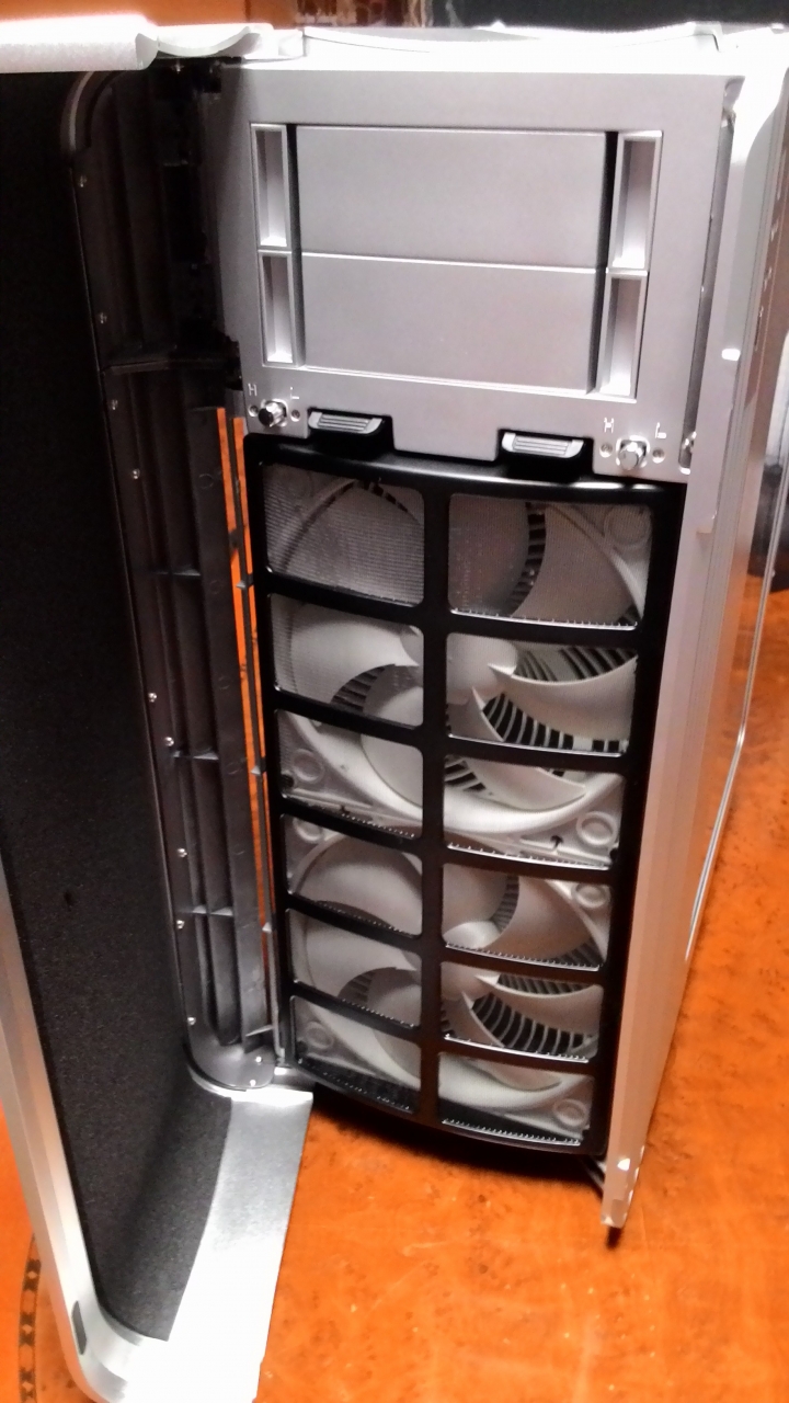 土豪金配色 自組電腦初體驗(I7 4790K,Z97 MPOWER,HyperX 3K 240G,TD03,FT04,STRIDER GOLD 1200W)