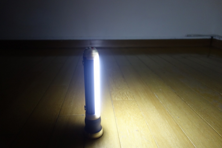[開箱] 中華節能~夜行天使 DA20 手電筒+行動電源