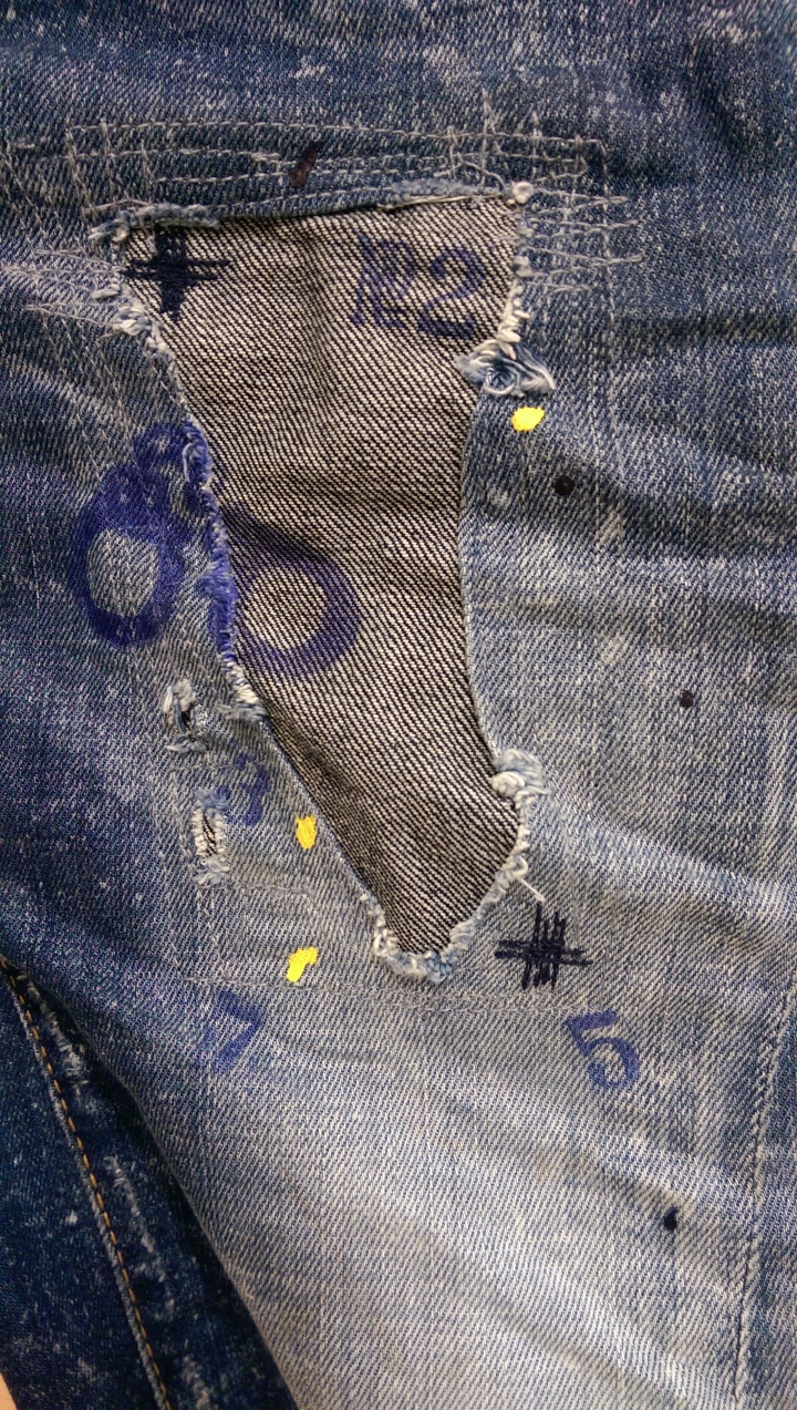 [阮的肉干之監獄風雲不專業開箱] DSQUARED2 秋冬款 TIDY BIKER JEAN (S74la0643s30342)