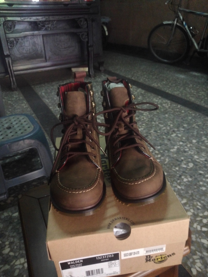 人生中第一雙皮靴 Dr. Martens Dark Brown Bigfoot