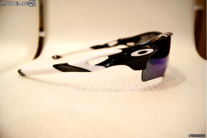 {開箱}夏日豔陽騎單車必備 OAKLEY