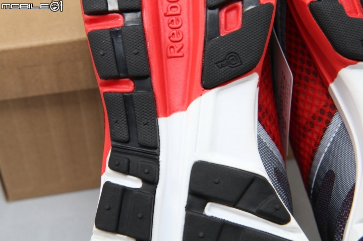 三層中底的新感受 - Reebok One Cushion 2.0