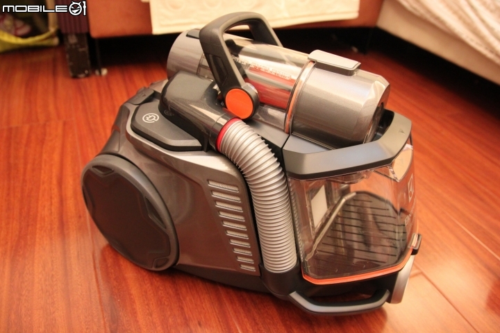 Electrolux 吸塵器 ZUF4206ACT 簡單開箱及心得分享