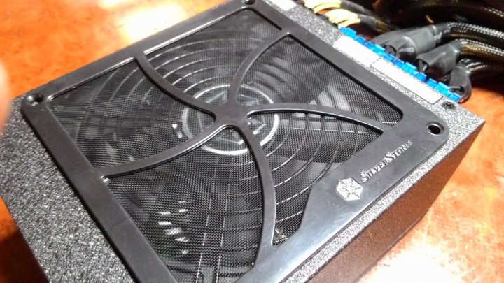 土豪金配色 自組電腦初體驗(I7 4790K,Z97 MPOWER,HyperX 3K 240G,TD03,FT04,STRIDER GOLD 1200W)