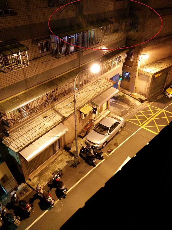 拍攝路燈會有下雨般濺射狀光芒??