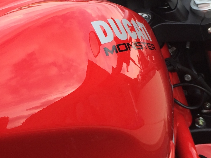 Monster 821 不專業開箱文
