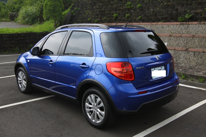 簡易開箱文suzuki sx4