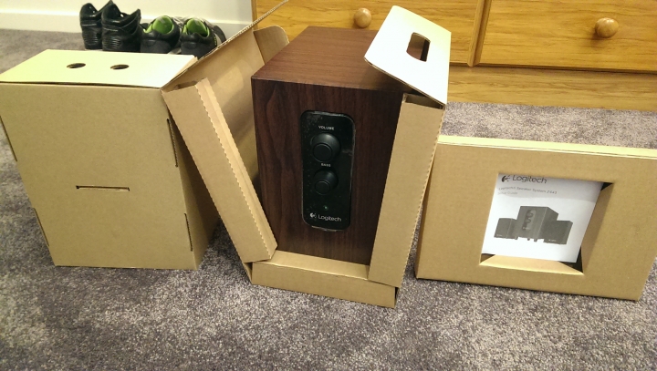 [分享]羅技z443 木製質感 開箱文