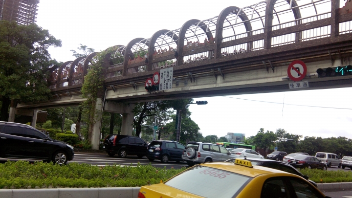 中港路與河南路口與波麗士的邂遘