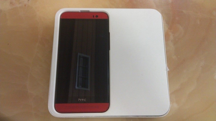[分享] 紅色 HTC One E8 開箱分享~~~ 第一次不夠專業 希望大家支持!!