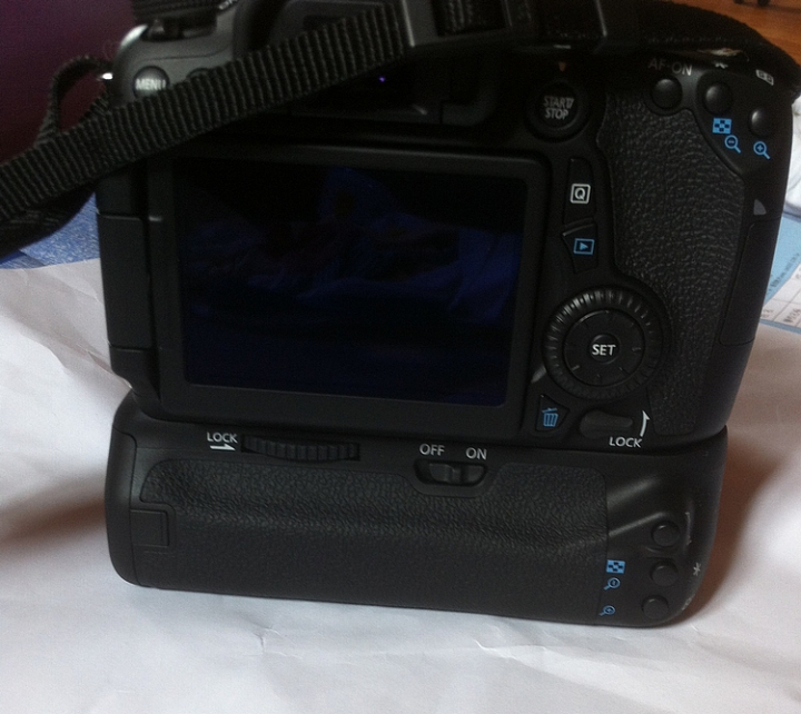 70D原廠電池把手超偷懶開箱