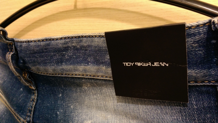 [阮的肉干之監獄風雲不專業開箱] DSQUARED2 秋冬款 TIDY BIKER JEAN (S74la0643s30342)