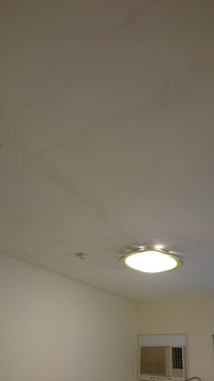 又是我....頂樓防水的問題....包商來處理了