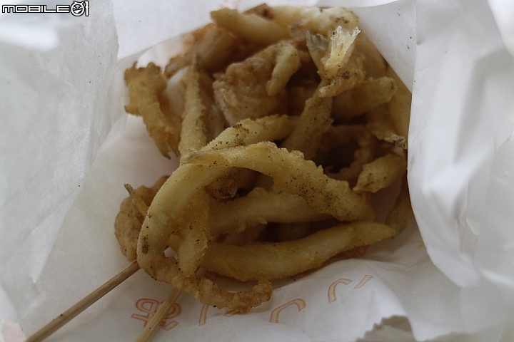 蚵仔寮漁港俗夠大碗的蚵仔煎與炸銀魚、炸魷魚新鮮又超美味！