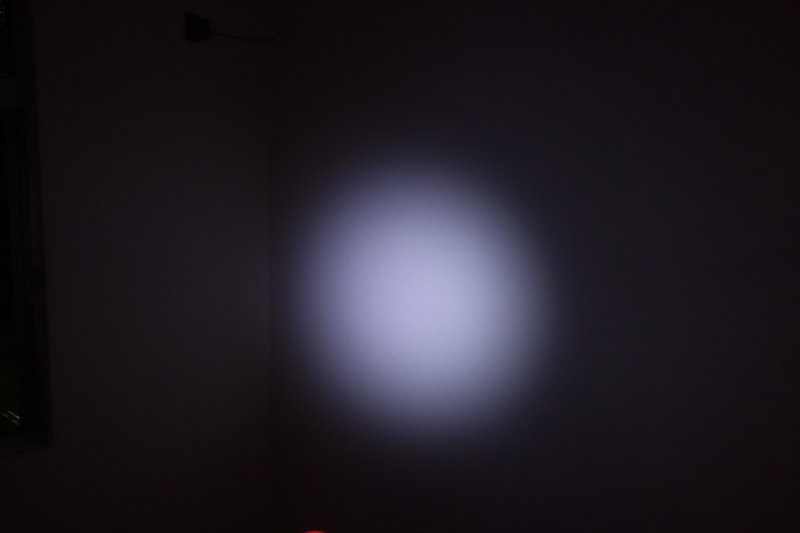 [開箱] 中華節能~夜行天使 DA20 手電筒+行動電源
