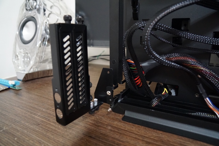 招潮蟹的逆襲(進化之水冷蟹)-ASUS MARS 760硬上IN WIN H-Frame mini ITX