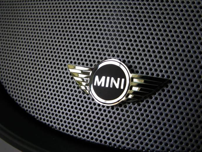 【開箱】Mini Cooper原廠授權的藍牙喇叭 - iUi Compact Mirror