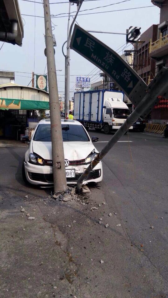 原來GOLF那麼耐撞