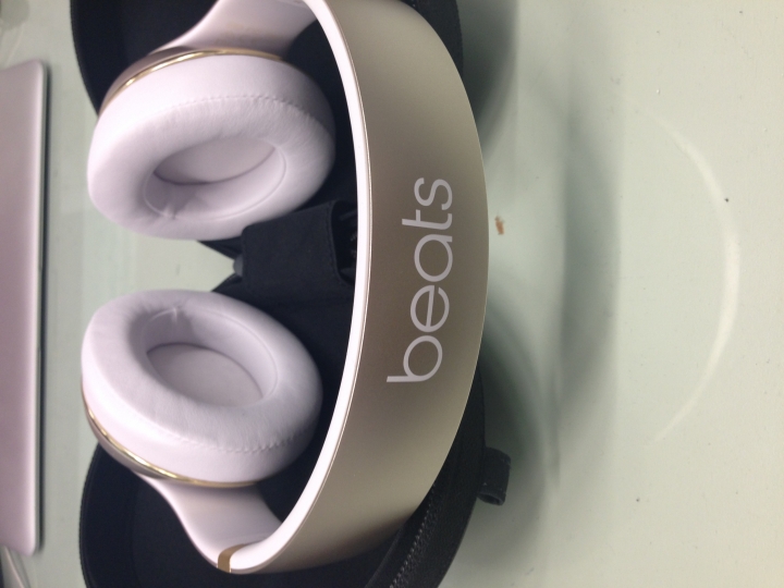 「純分享、不喜勿入」Beats Studio v2香檳金