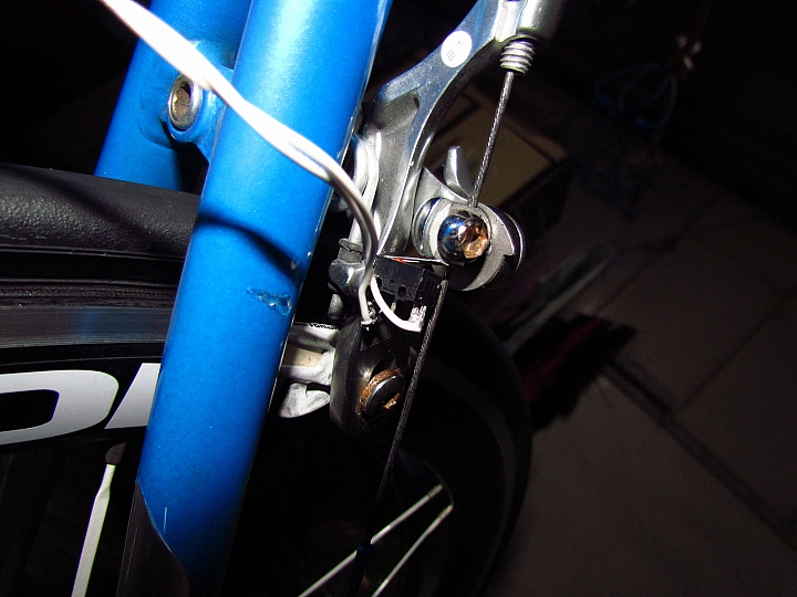 公路車DIY有線煞車燈分享(圖多)(8/15 影片新增)