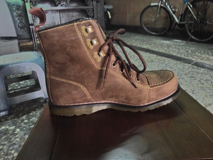 人生中第一雙皮靴 Dr. Martens Dark Brown Bigfoot